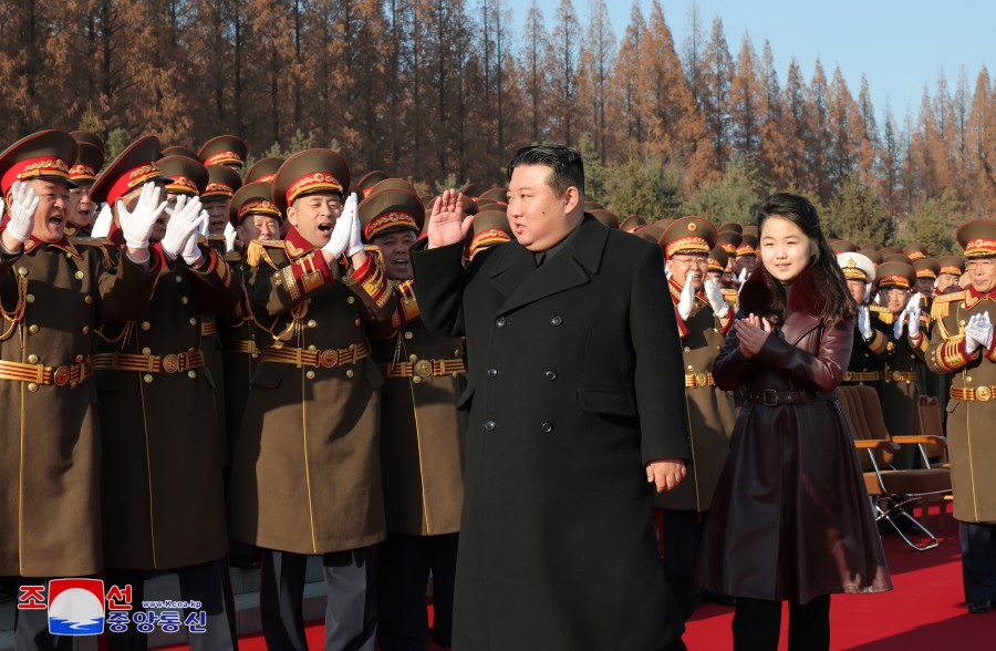 North Korea: Kim Jong-Un's 11-Year-Old Daughter to Be His Heir? - Pluralia